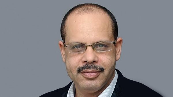 الاستاذ اكرم القصاص