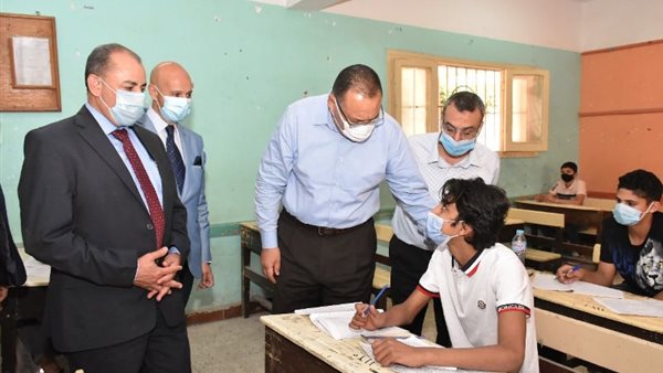 محافظ الشرقية خلال