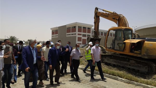 محافظ المنيا خلال