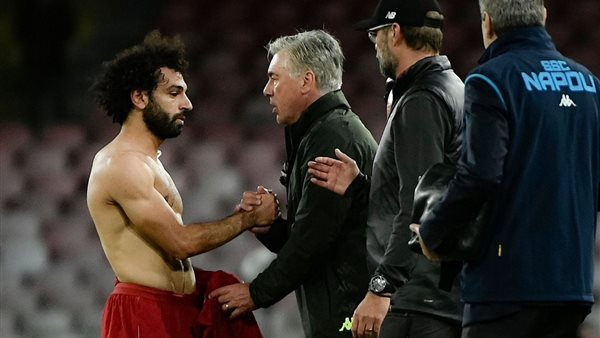 محمد صلاح يمنح قميصه