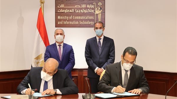 وزير الاتصالات عمرو