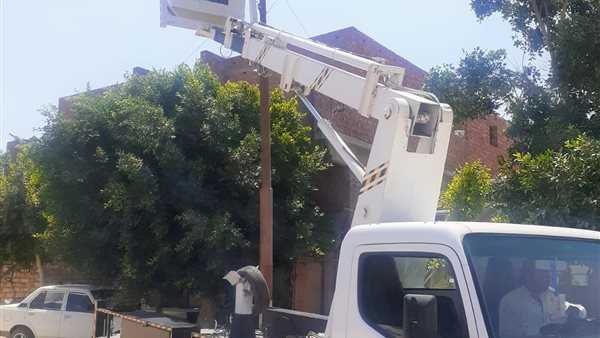 جانب من صيانة أعمدة