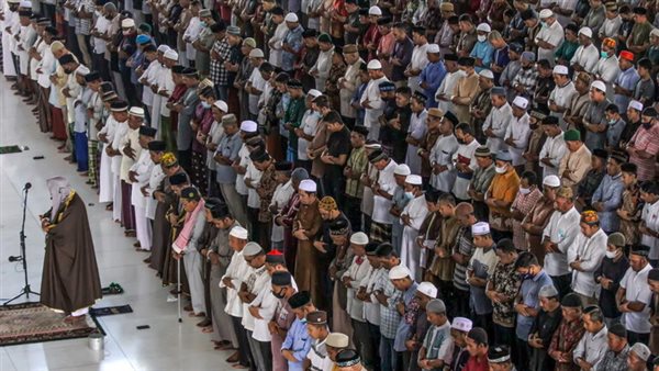 صلاة الجمعة في مسجد