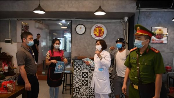 فيروس كورونا يتفشى