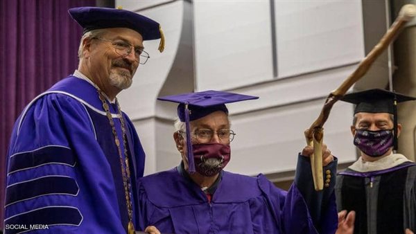 المسن الامريكى