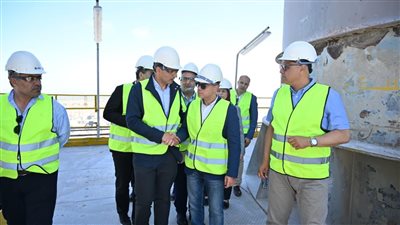  وزيرا الصناعة والاستثمار ومحافظ الإسكندرية 