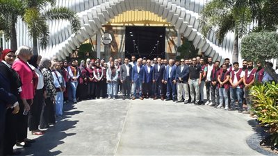 وزير الاستثمار يتفقد مصنع أليكس أباريز للملابس الجاهزة
