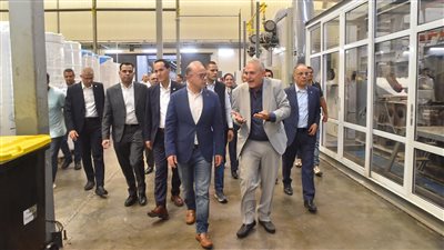 وزير الاستثمار يتفقد شركة فارما بلاست
