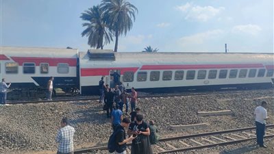 خروج عربات قطار عن قضبان السكك الحديدية