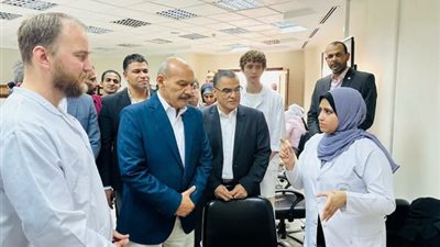 محافظ السويس يكرم الوفد الطبي الروسي 