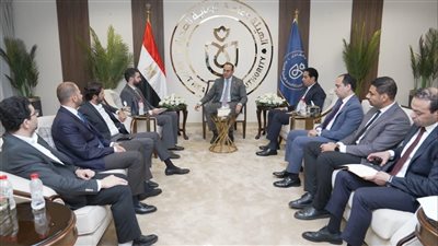 رئيس هيئة الرعاية الصحية يبحث مع 