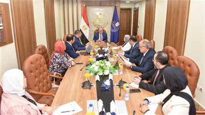 رئيس هيئة الدواء المصرية يعقد اجتماعاً مع شركات اكديما     
