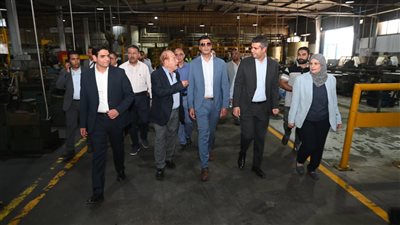 وزير الصناعة ومحافظ الشرقية يتفقدان 3 مصانع 