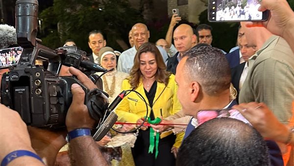 450 عارضًا يفتحون