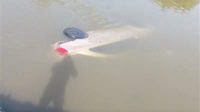 انقلاب سيارة ملاكي في ترعة الإبراهيمية ببني سويف