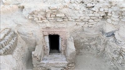 الكشف عن مقبرة بمنطقة الشيخ عبد القرنة 