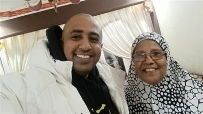 محمد أوتاكا ووالدته     