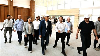 رئيس الوزراء يتفقد مركز المؤتمرات والمعارض الدولي والحديقة ا    