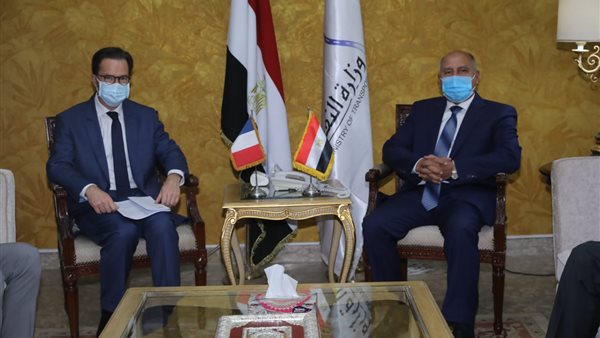 وزير النقل وسفير