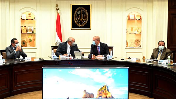 وزير الاسكان ومحافظ