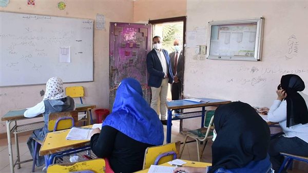 متابعة المحافظ للامتحانات