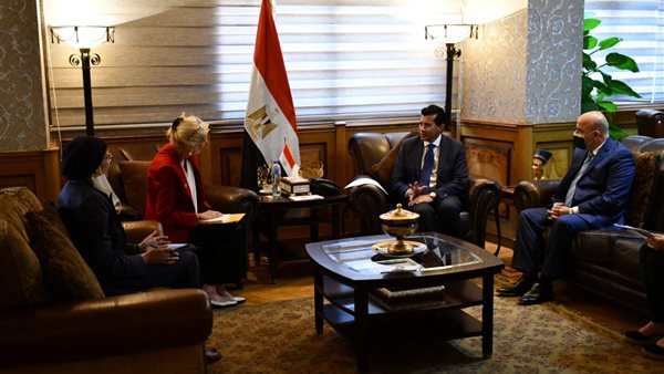 لقاء وزير الرياضة