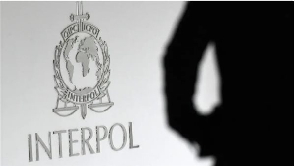 شعار الانتربول