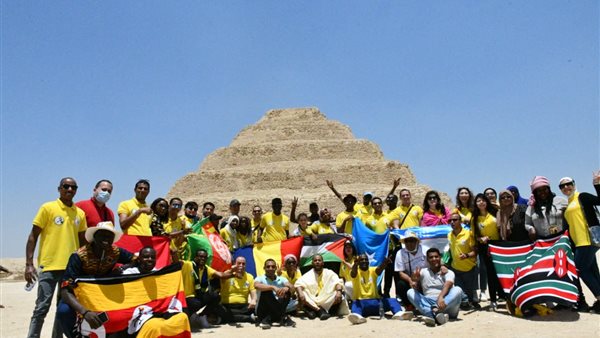 زيارة الوفد للاهرامات