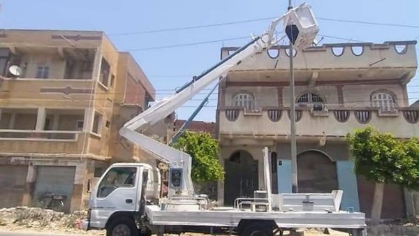 جانب من صيانة أعمدة