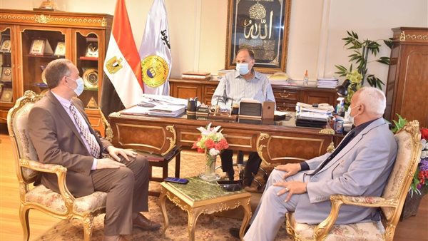 محافظ أسيوط خلال