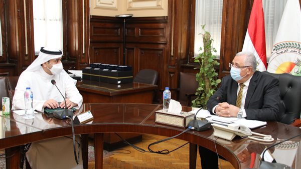 وزير الزراعة مع الوفد