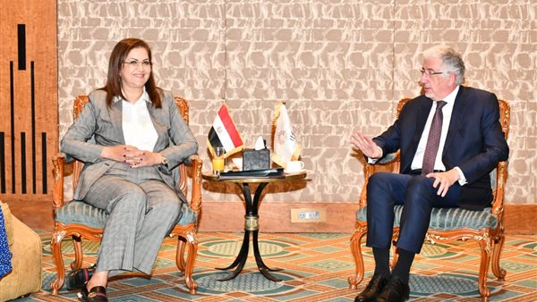 وزيرة التخطيط ومحافظ