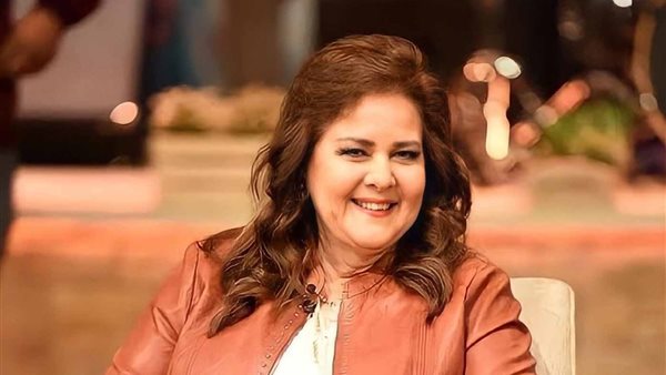 الفنانة دلال عبد