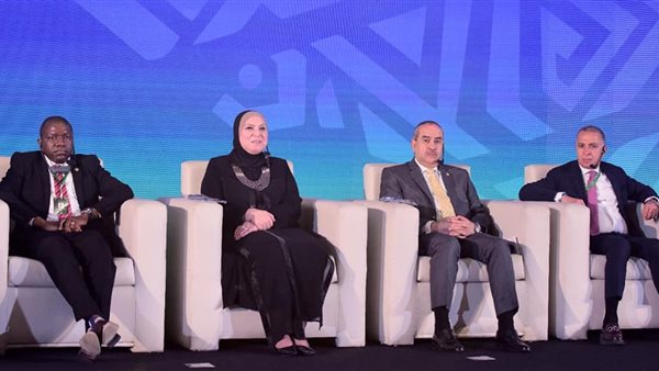 مشاركة وزير الطيران