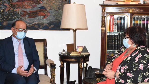 وزيرة الثقافة وسفير