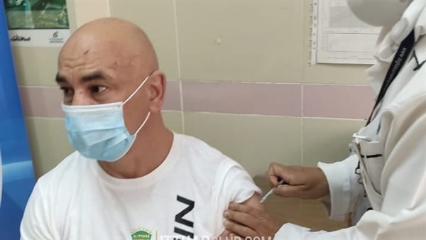 حسام حسن يتلقى لقاح