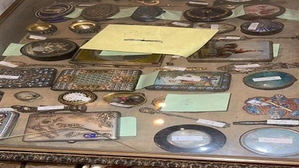 مقتنيات شقة الزمالك