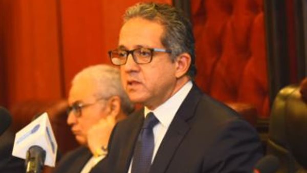 وزير السياحة والاثار