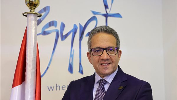 وزير السياحة والاثار