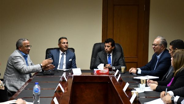 وزير الشباب والرياضة