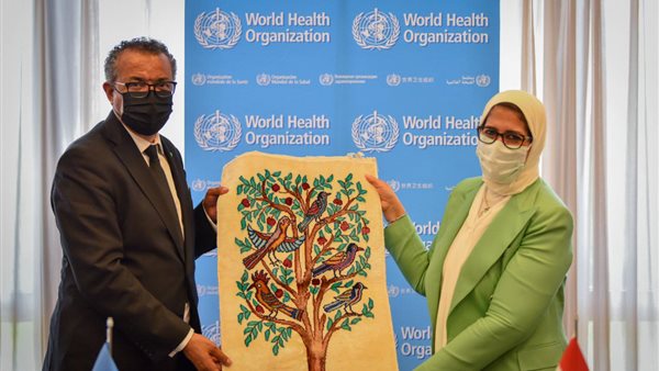 وزيرة الصحة ومدير