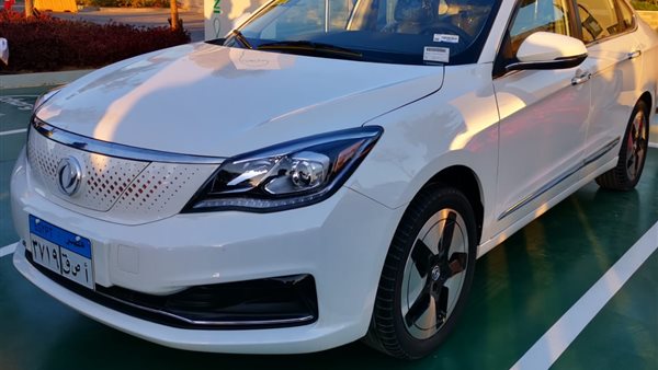 سيارة كهرباء  ET7