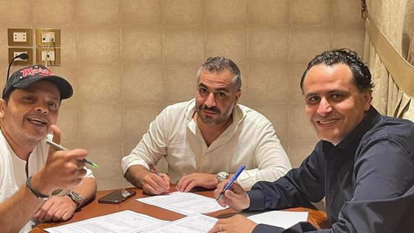 محمد هنيدى خلال التوقيع