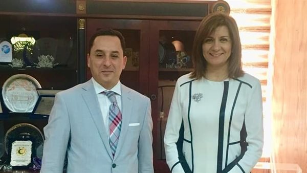 وزيرة الهجرة والدكتور