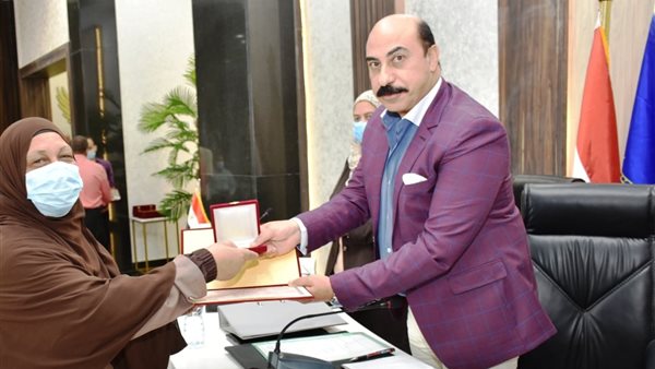 محافظ أسوان