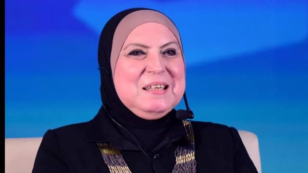 وزيرة الصناعة 