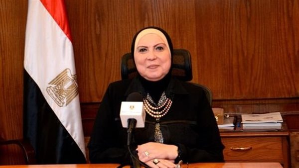 وزيرة الصناعة 