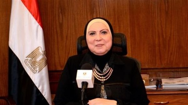 وزيرة الصناعة 