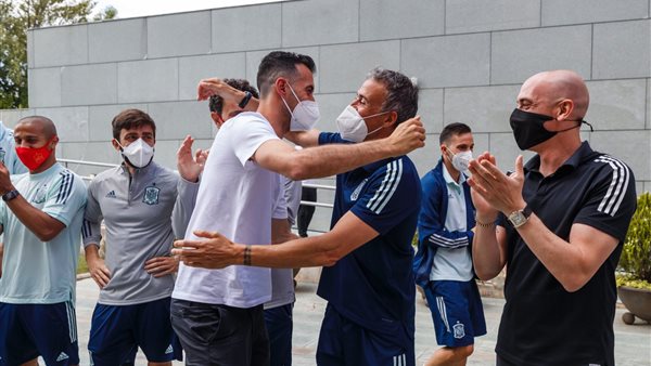 مدرب إسبانيا يستقبل