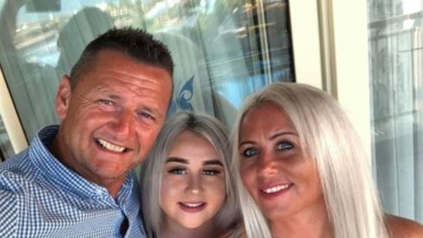 المسعف وابنته وزوجته